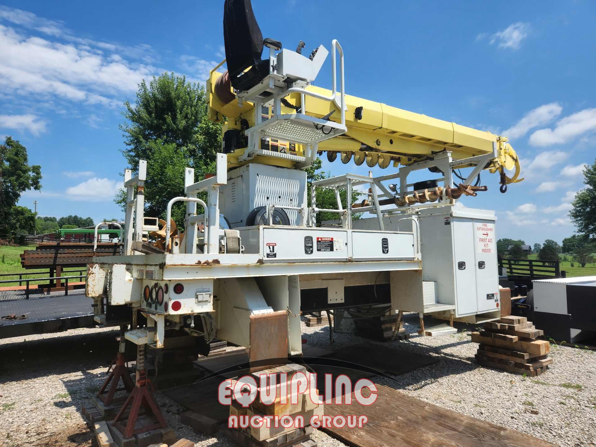 2010 ALTEC DIGGER DERRICK (A59914)