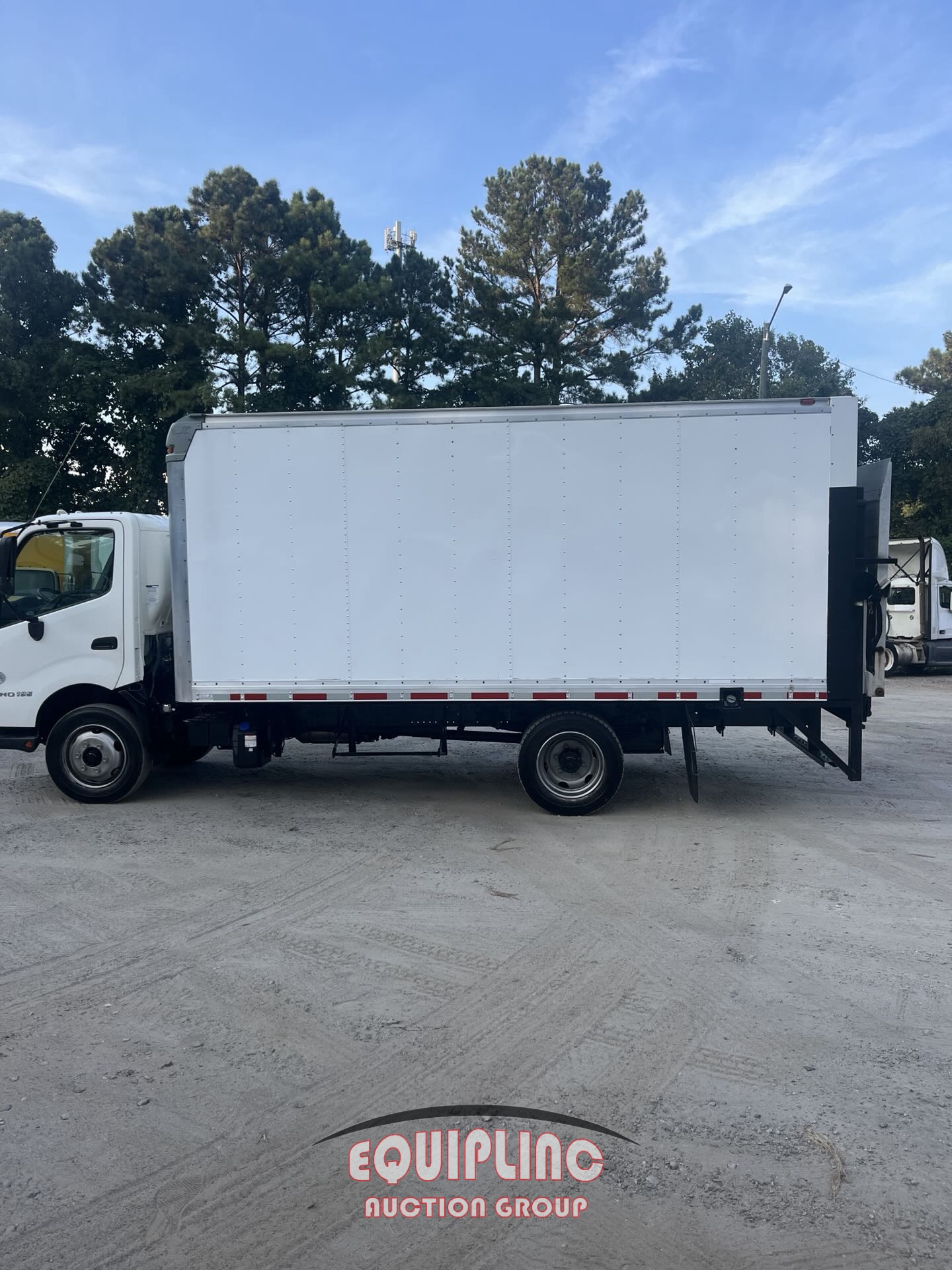 2016 HINO 195 16FT BOX TRUCK (A54607)