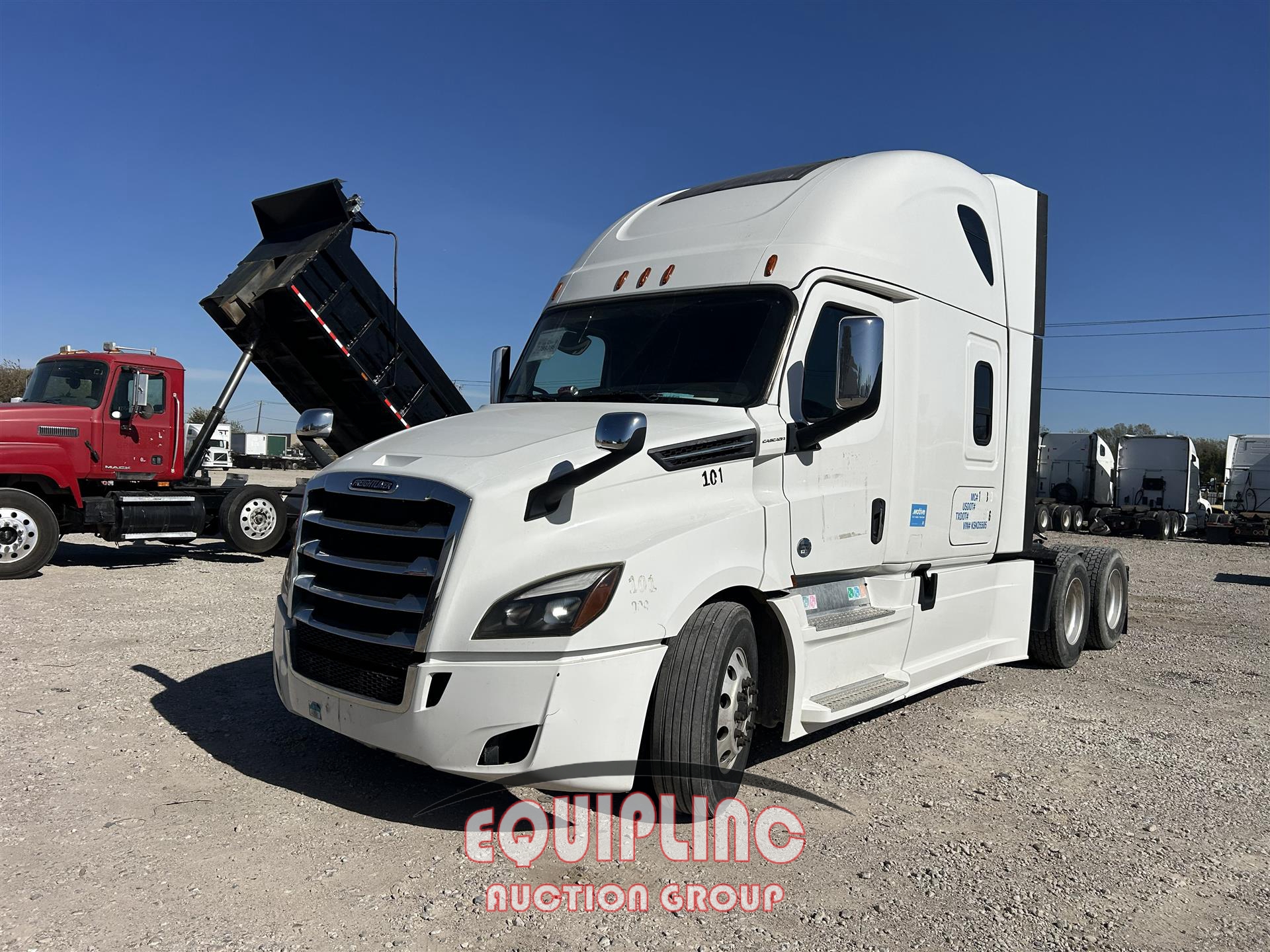 2019 FREIGHTLINER CASCADIA TANDEM AXLE SLEEPER (A58018)