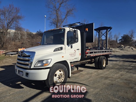 2013 HINO 268 FLATBED SIGN TRUCK (A43004)
