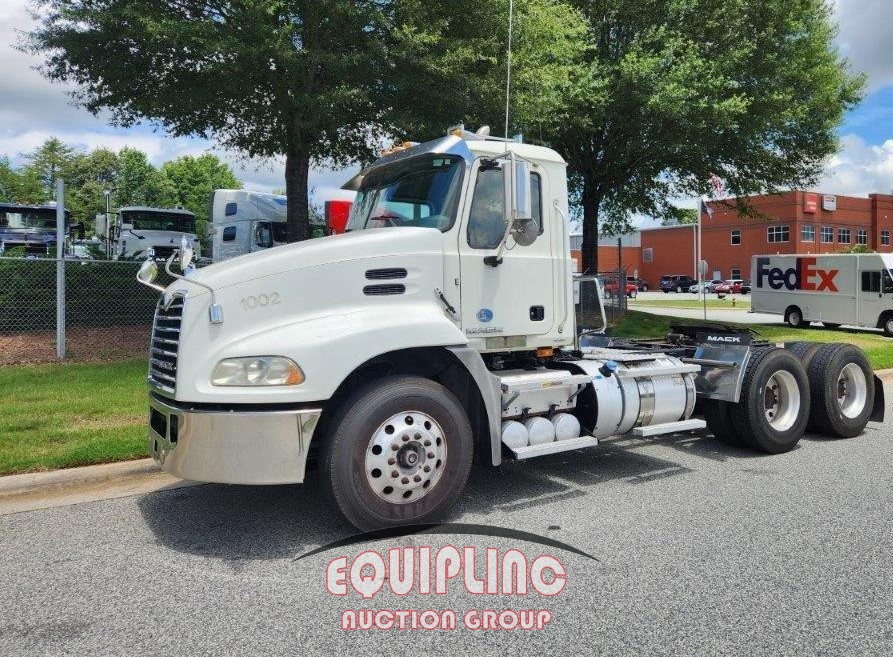 2016 MACK CXU613 DAY CAB (A52141)