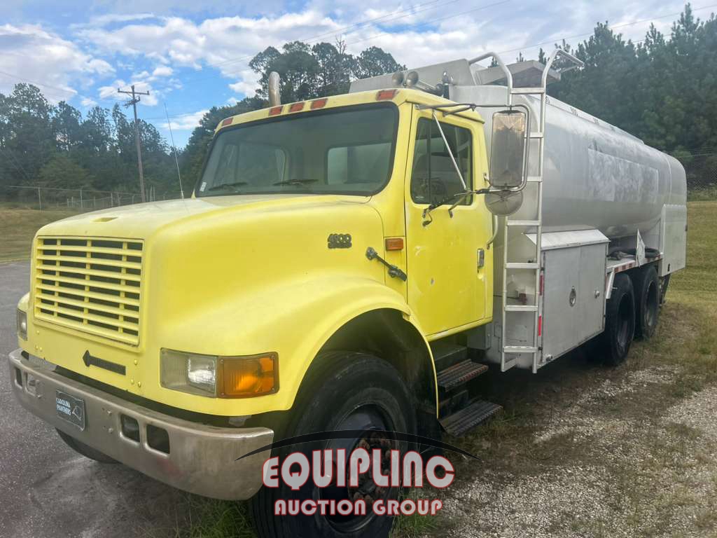 1999 INTERNATIONAL F-4900 TANK TRUCK (A54607)