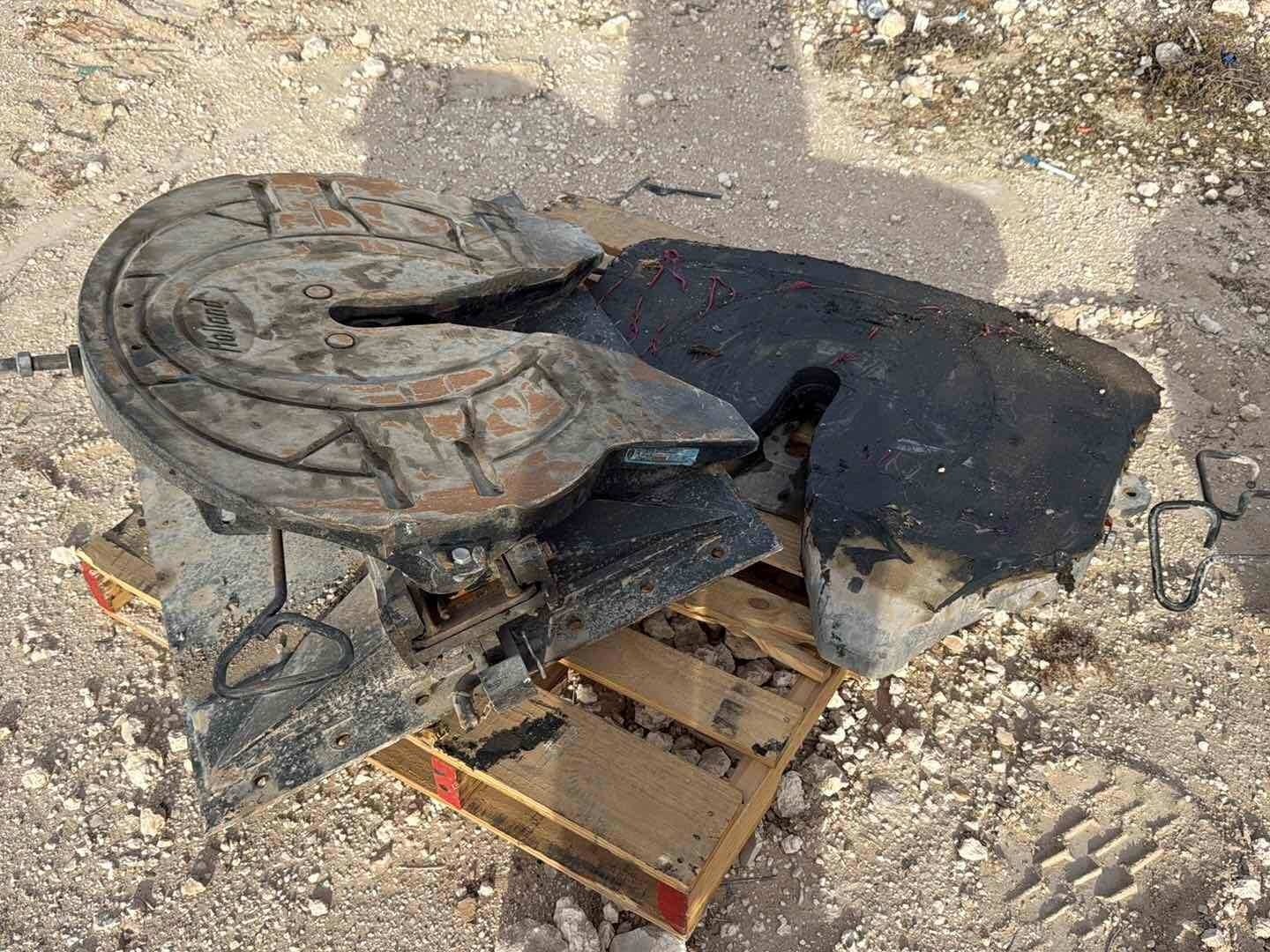 2- 5TH WHEEL PLATES (A58216)