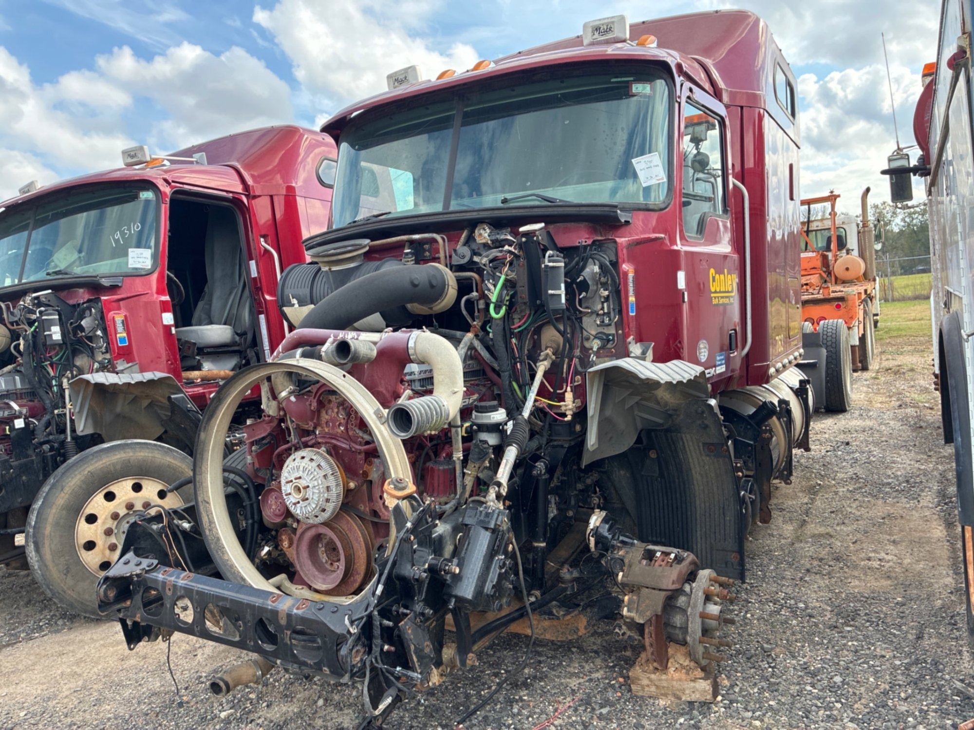 2016 MACK CXU613 MID-ROFF SLEEPER (INOPERABLE (A58214)