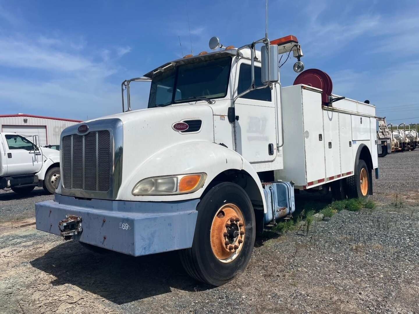 2007 PETERBILT 335 SERVICE/LUBE TRUCK (INOPERABLE (A50854)