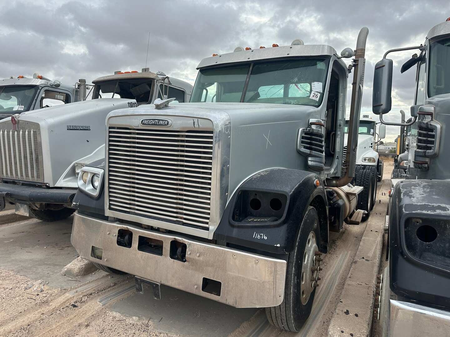 2011 FREIGHTLINER CORNADO (INOPERABLE) (A52472)