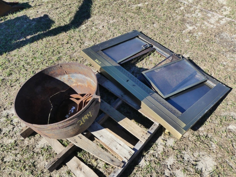 Cast Iron Pans, Cauldron & Fire Place Cover (A56469)