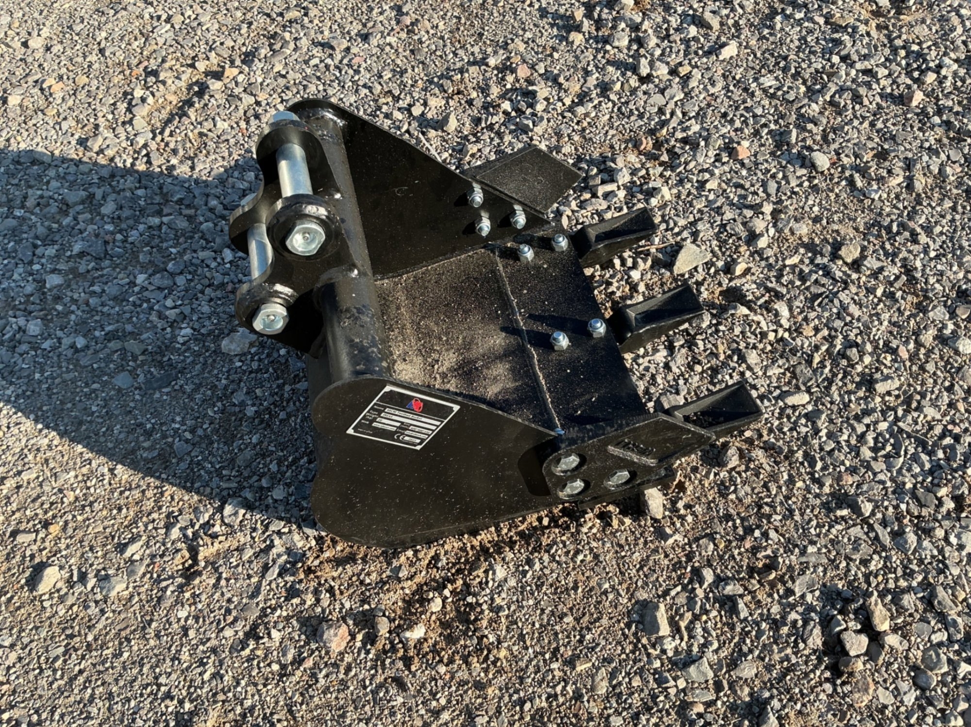 TOOTHED BUCKET ATTACHMENT FOR MINI EXCAVATOR (A53843)