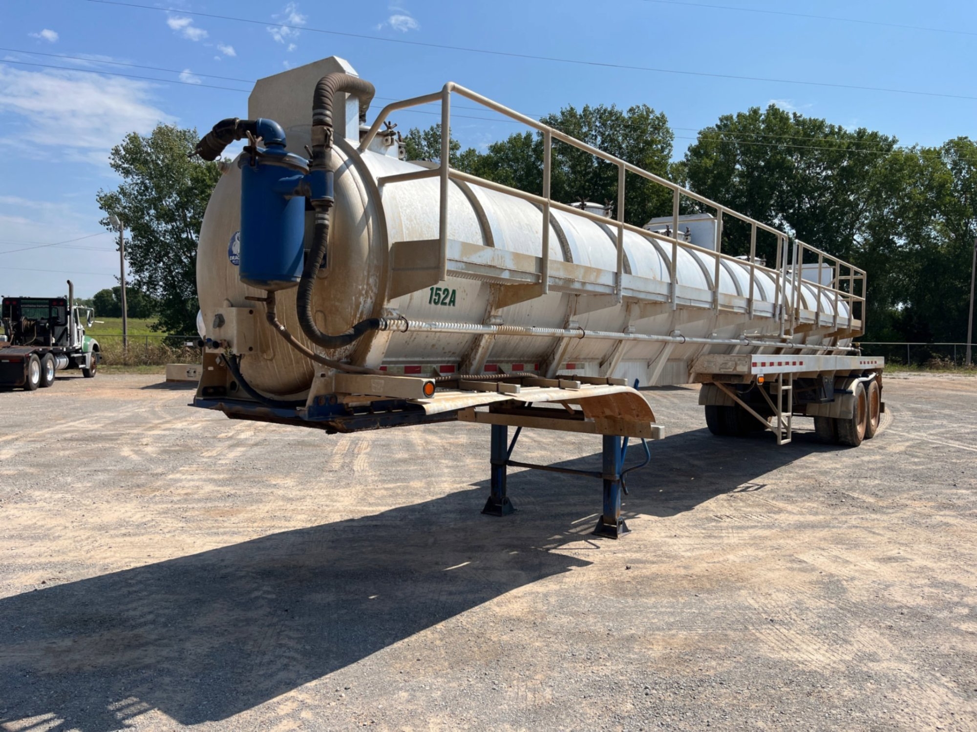 2007 DRAGON 150 BBL ALUMINUM VACUUM TRAILER (A53843)