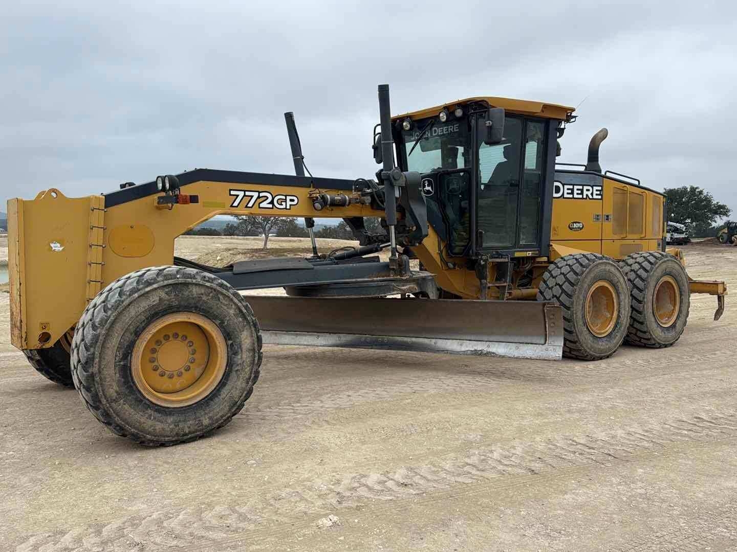 JOHN DEERE 772GP MOTOR GRADER (A58214)