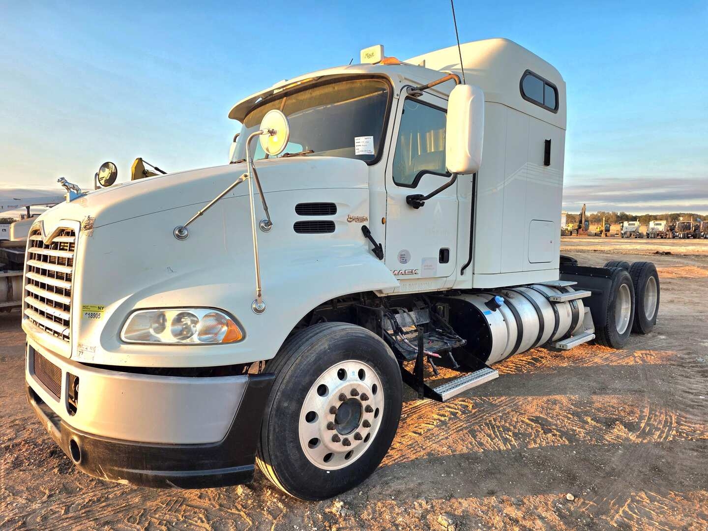 2014 MACK CXU613 MID-ROOF SLEEPER (INOPERABLE) (A58214)