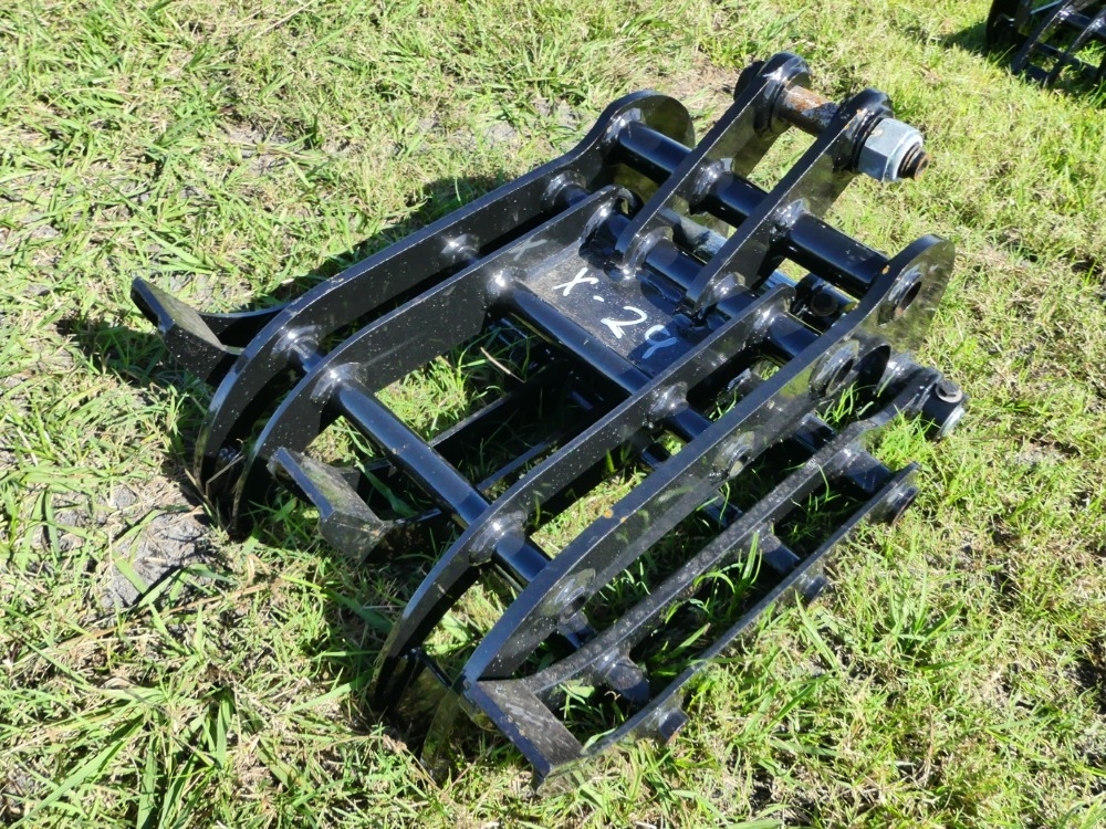 IRanch Mini Excavator Wood Grapple (A57149)