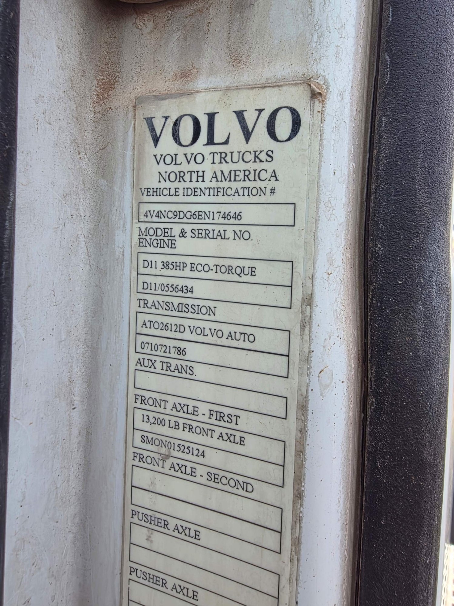 2014 VOLVO VNL DAYCAB (A58214)