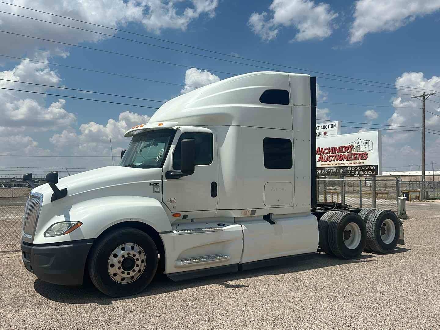 2019 INTERNATIONAL LT625 (A52472)