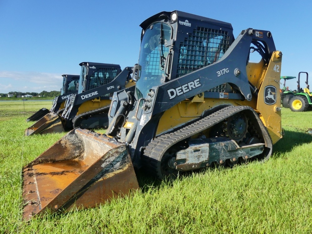 Deere 317G (A50120)