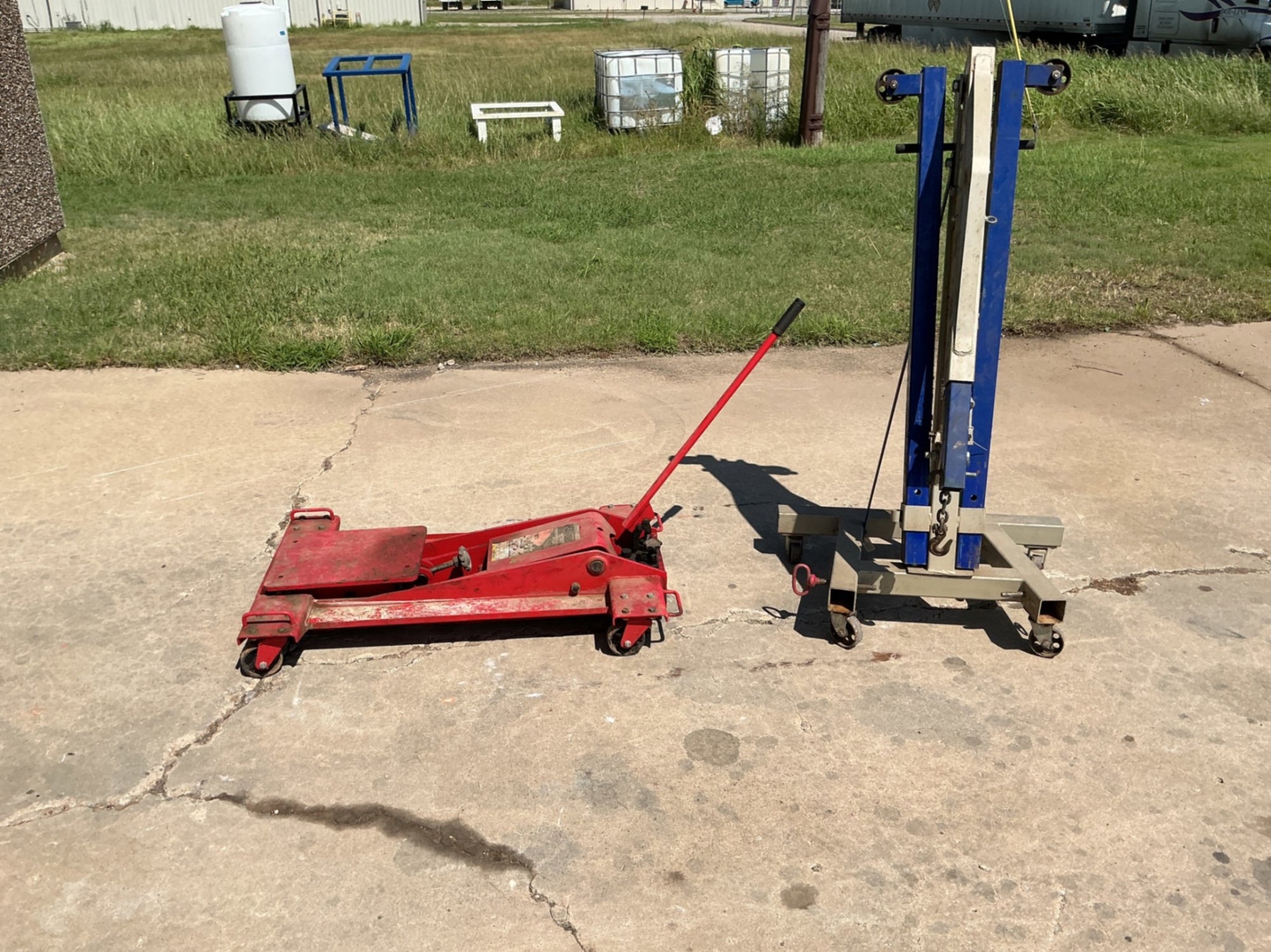 CHERRY PICKER AND TRANSMISSION JACK (A53843)