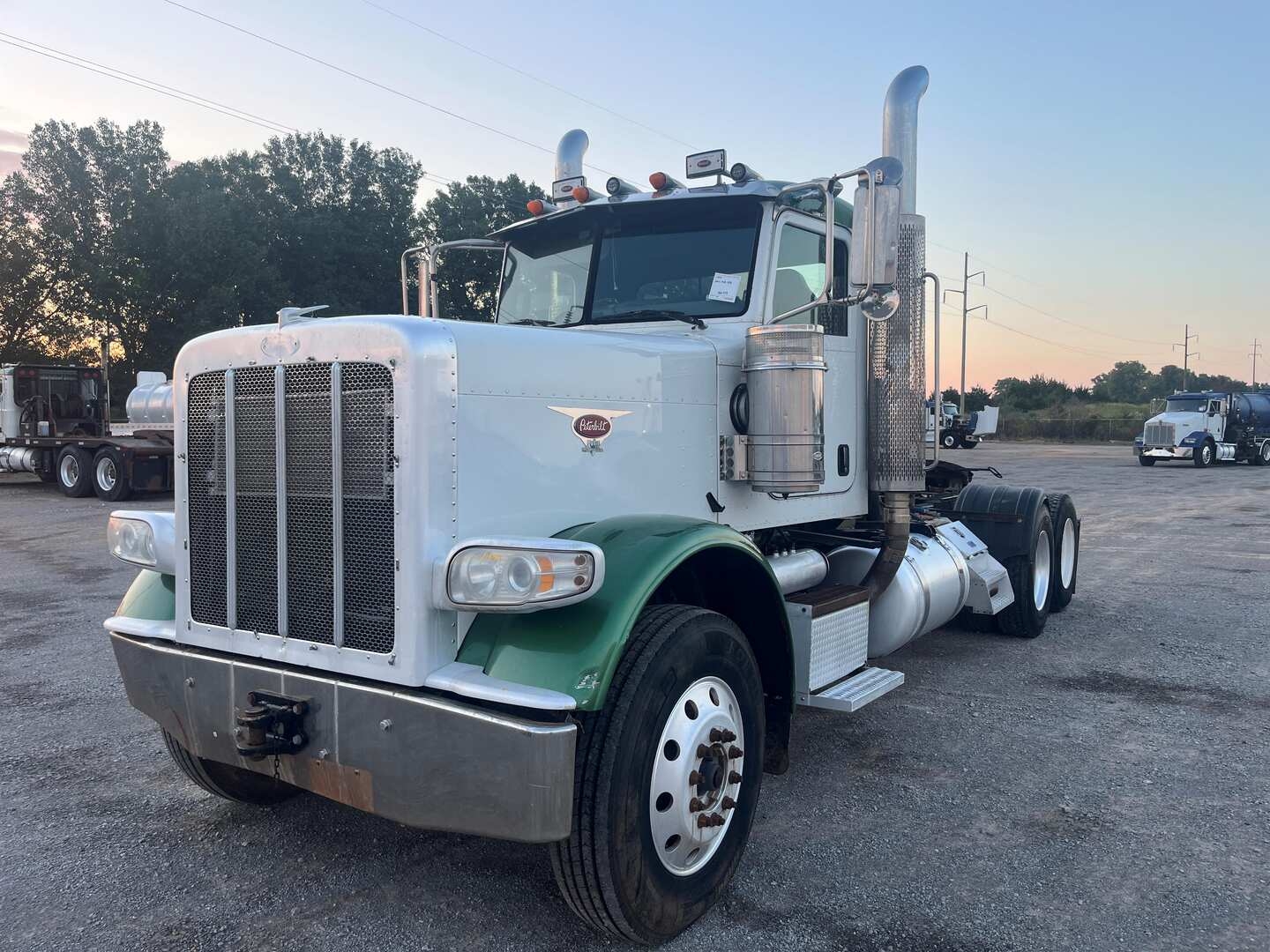 2012 PETERBILT 388 DAYCAB (A53843)