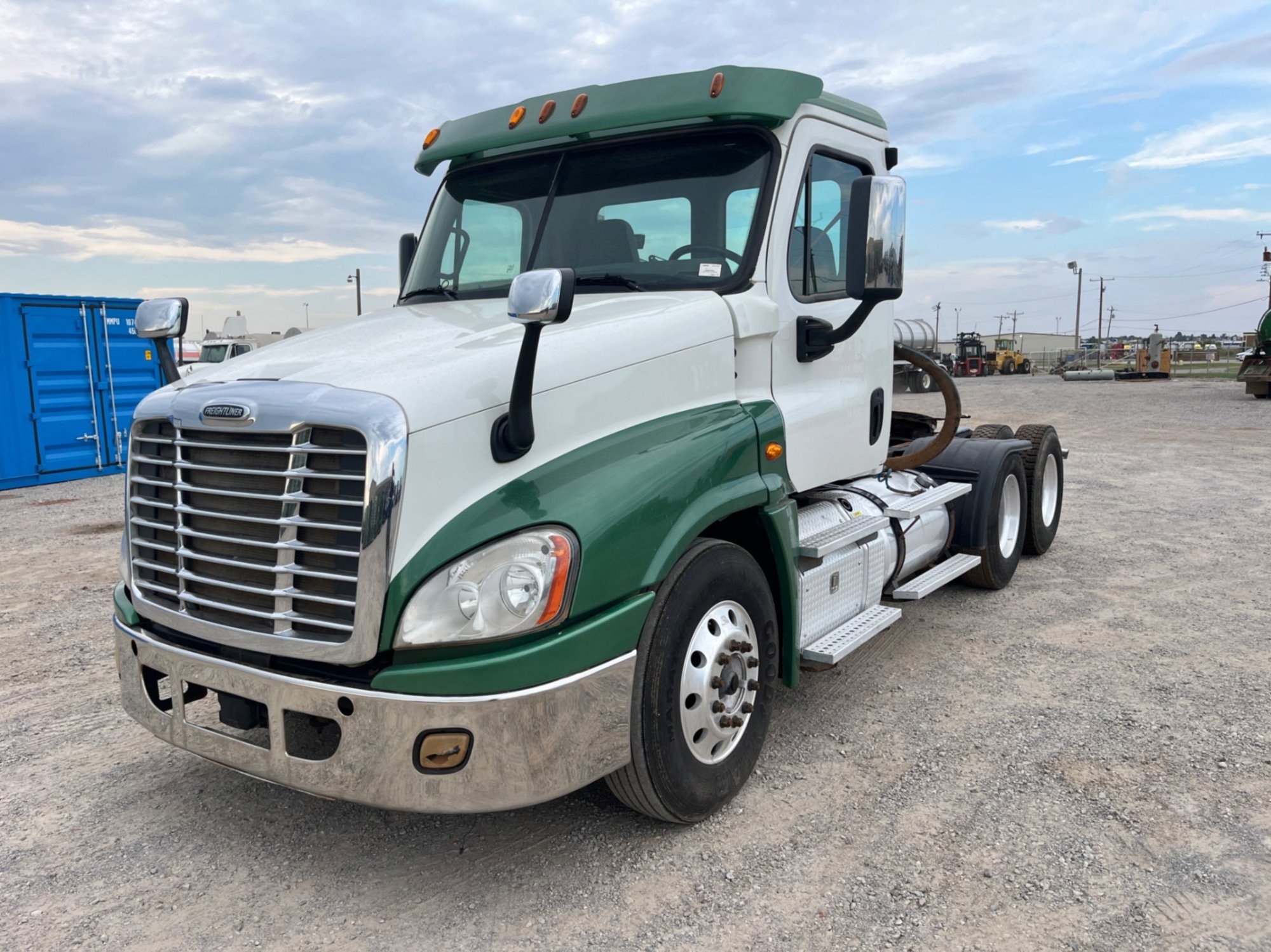 2015 FREIGHTLINER CASCADIA DAYCAB (A53843)