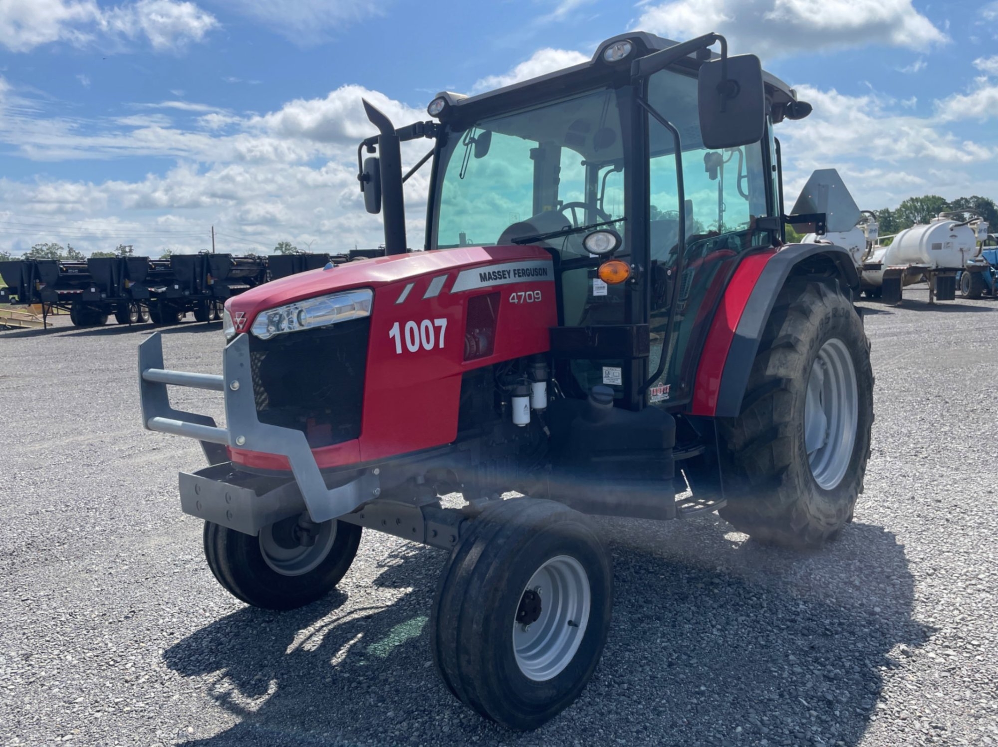 2021 MASSEY FERGUSON 4709 (A48992)