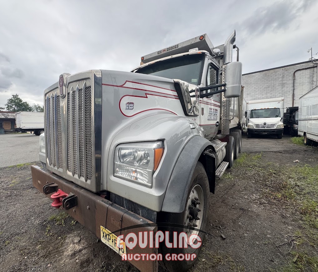 2020 KENWORTH W990 TRI AXLE DUMP TRUCK (A54607)