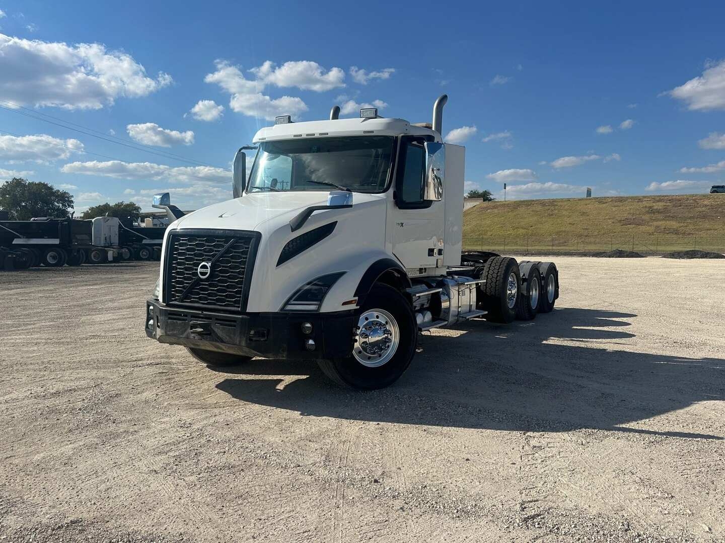 2021 VOLVO VN SERIES DAY CAB (A55745)