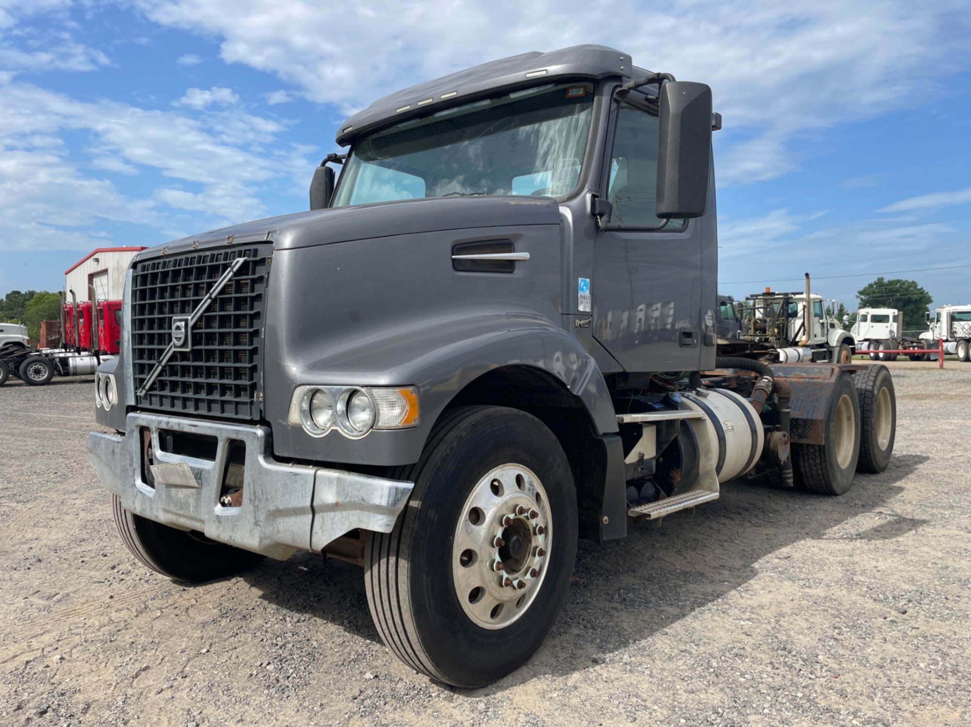 2014 VOLVO VHD (A50854)