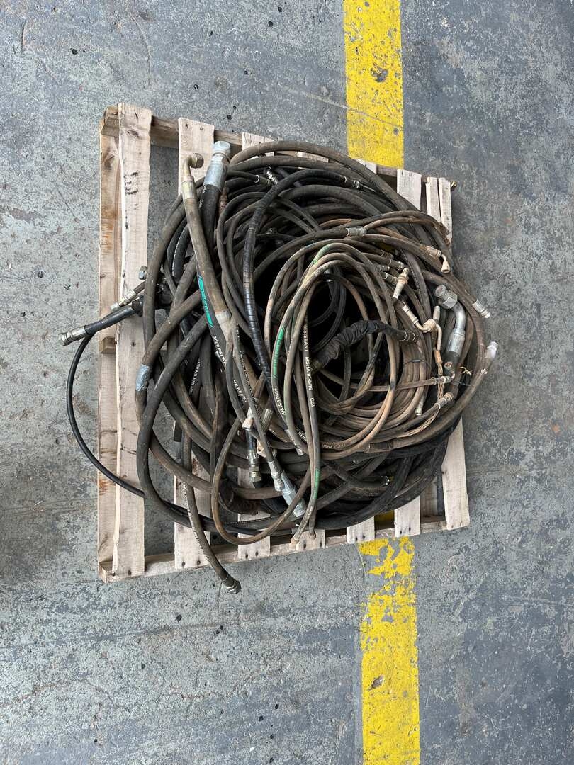 PALLET OF HYDRAULIC HOSES (A50854)