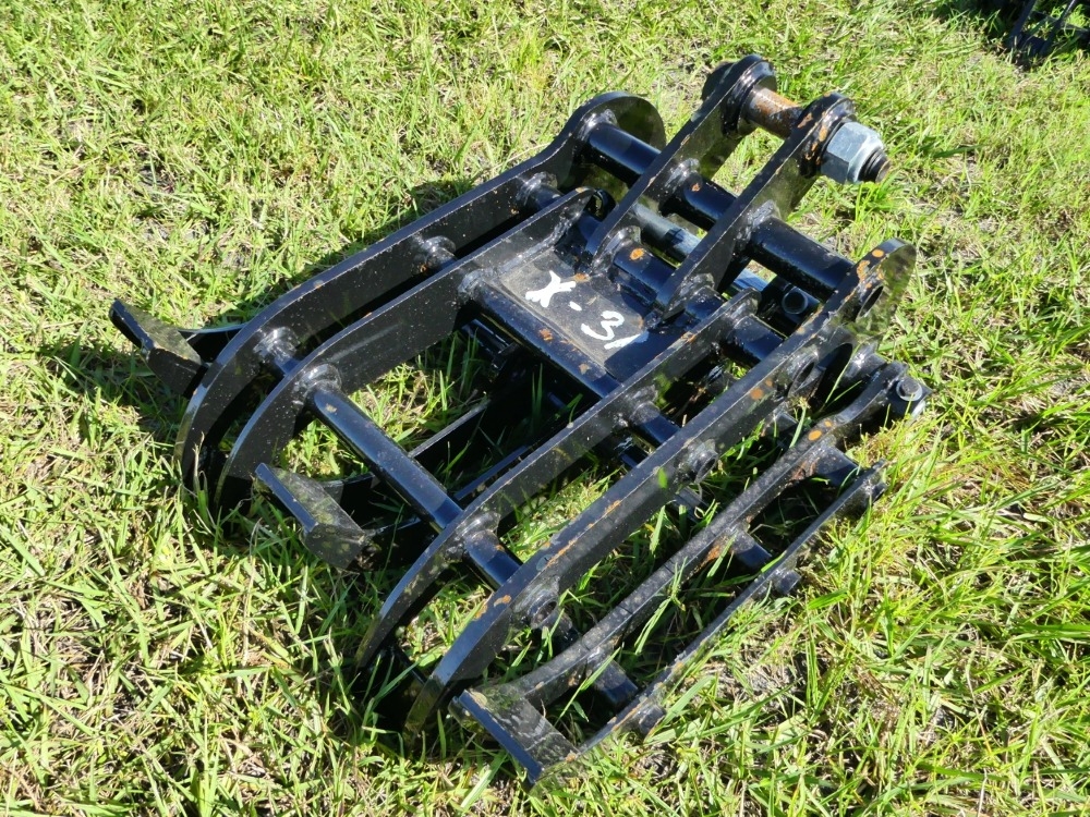 IRanch Mini Excavator Wood Grapple (A57149)