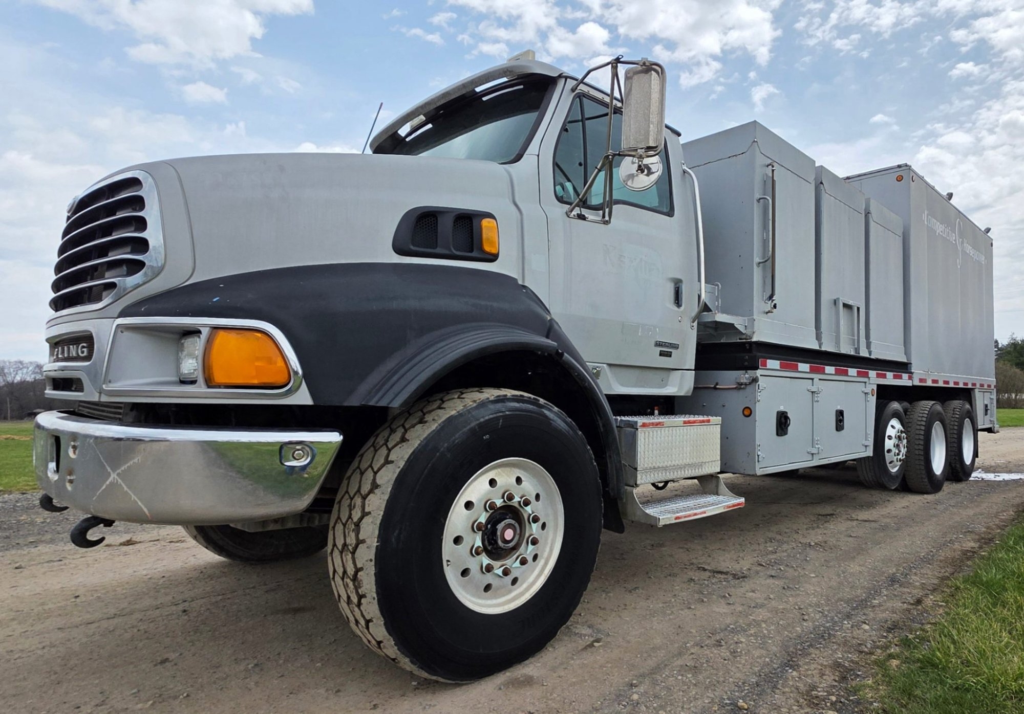 2006 STERLING LT9500 SERIES CHEMICAL TRANSPORT TRUCK (A47001)