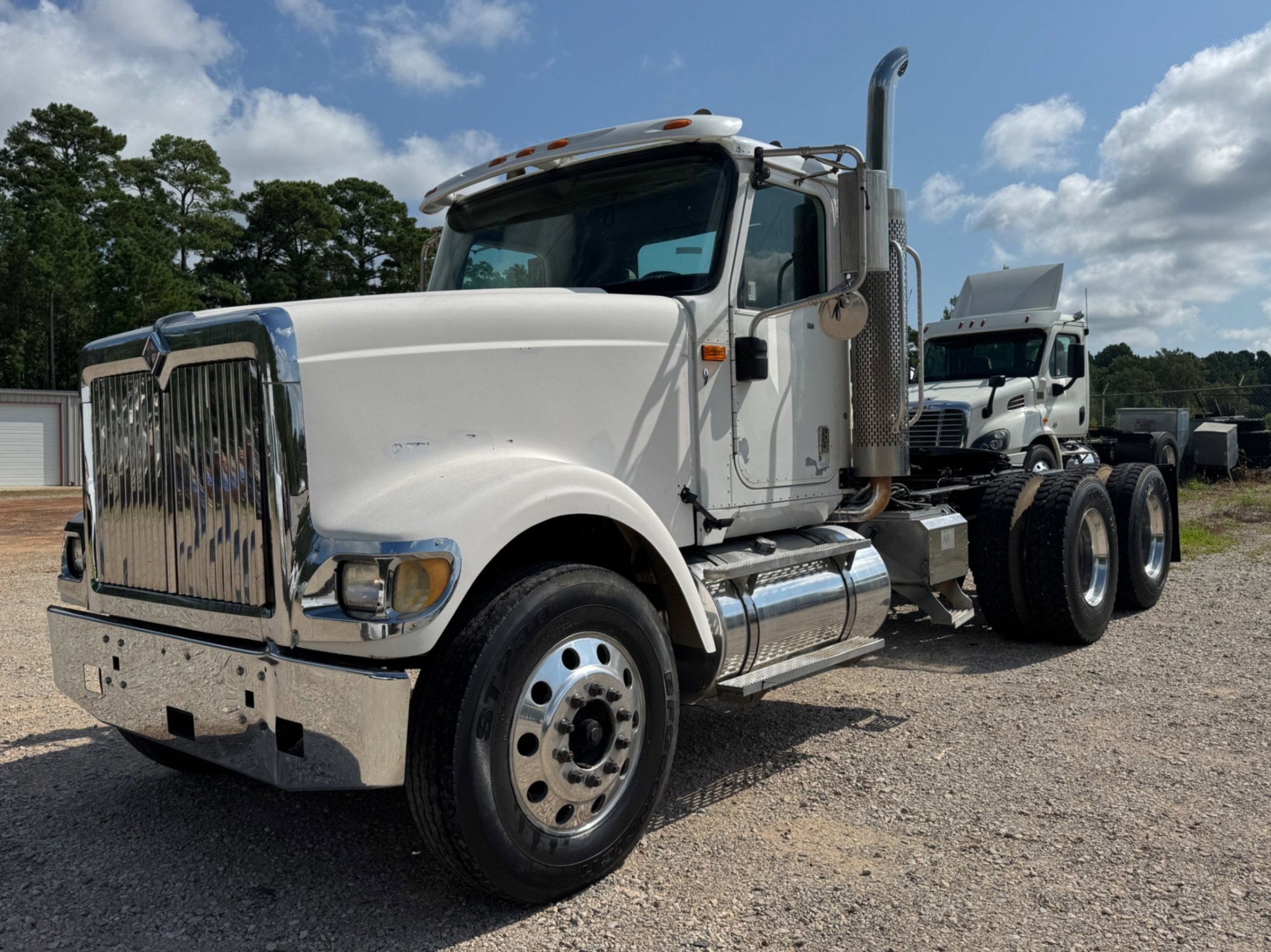 2004 INTERNATIONAL 9900I (A52472)
