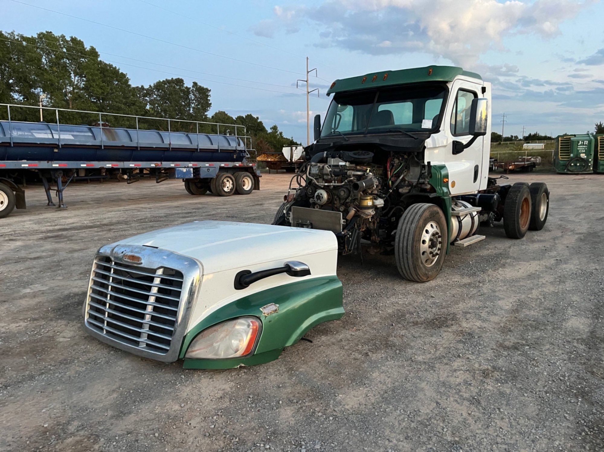 2016 FREIGHTLINER  CASCADIA (INOPERABLE) (A53843)