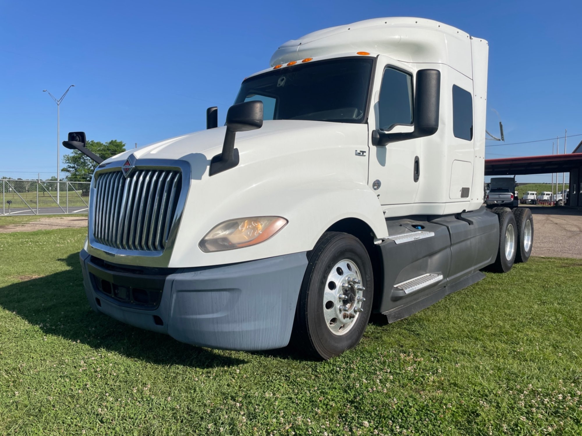 2019 INTERNATIONAL LT625 SLEEPER (A45046)