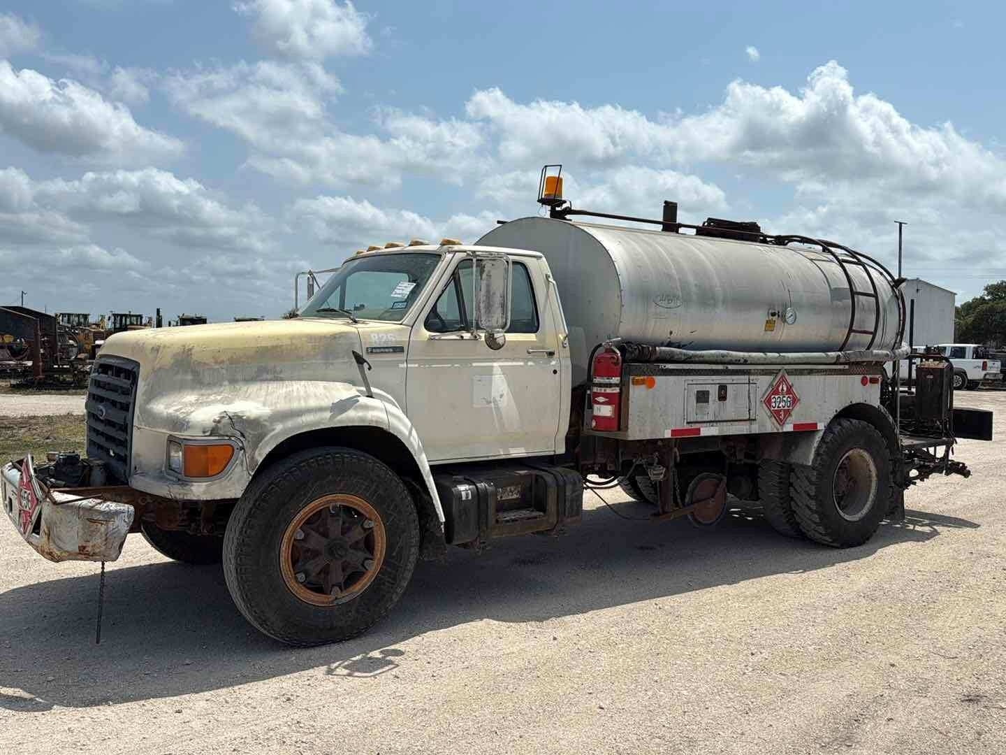 1996 FORD ASPHALT SPRAYER (A47001)