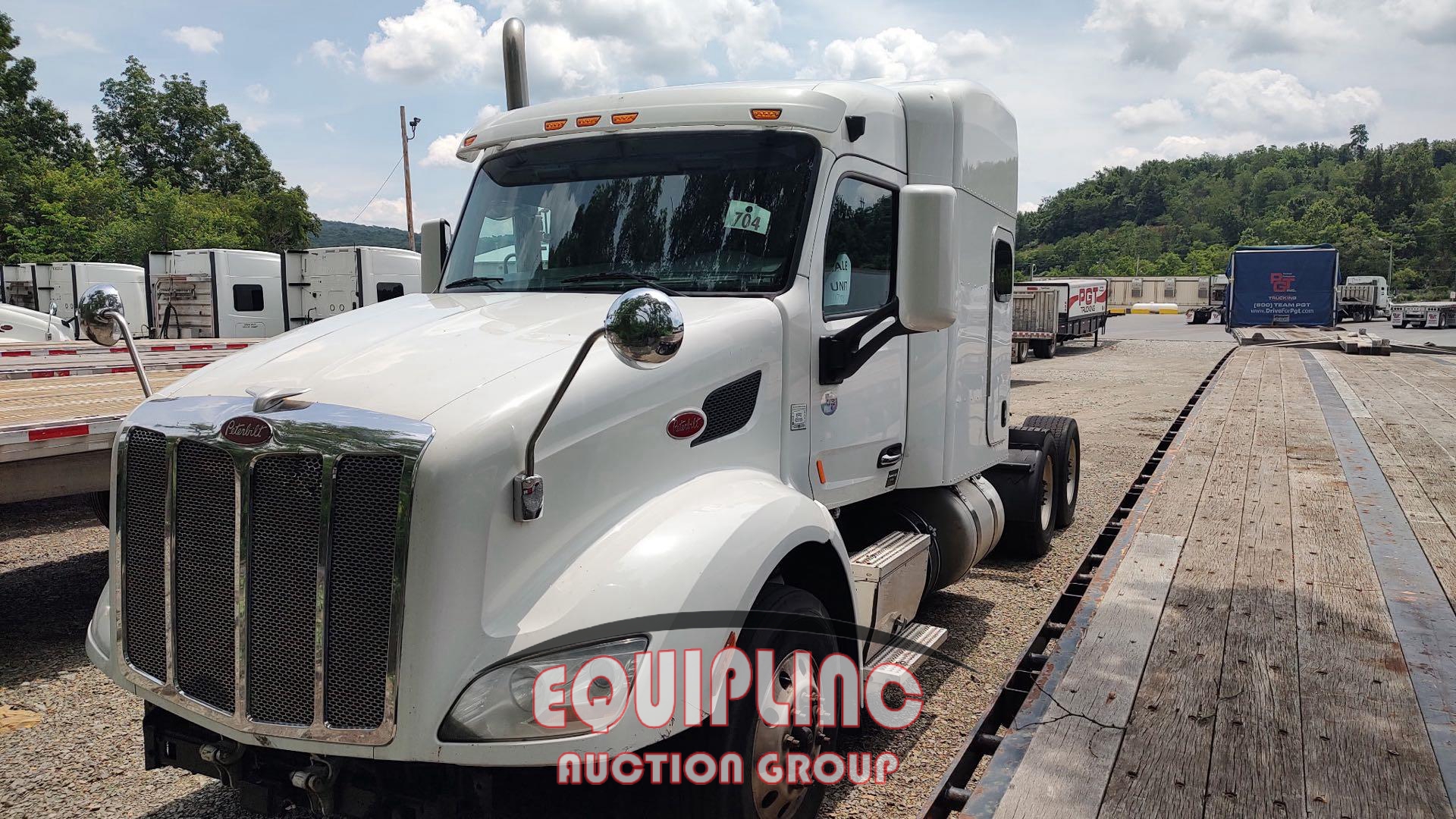 2017 PETERBILT 579 SLEEPER (A58017)