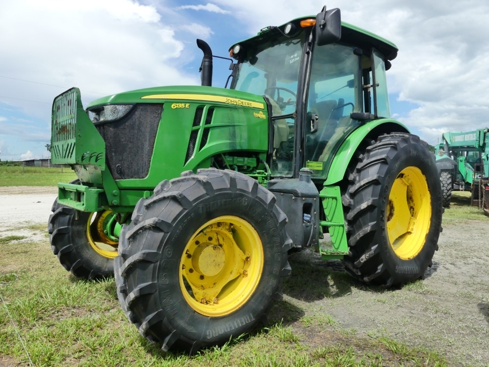 2022 John Deere 6135E (A50120)
