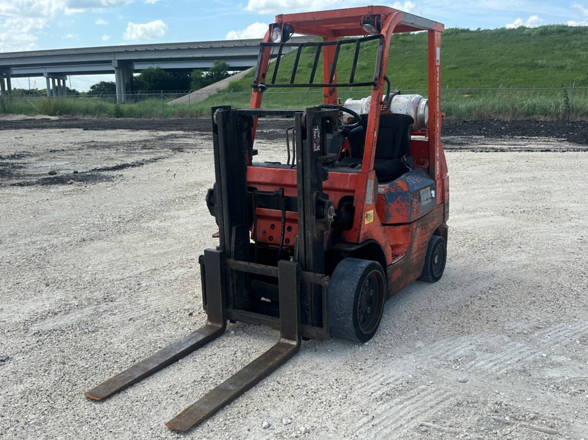 TOYOTA 7FGCU25 LP SIT DOWN FORKLIFT (A52472)
