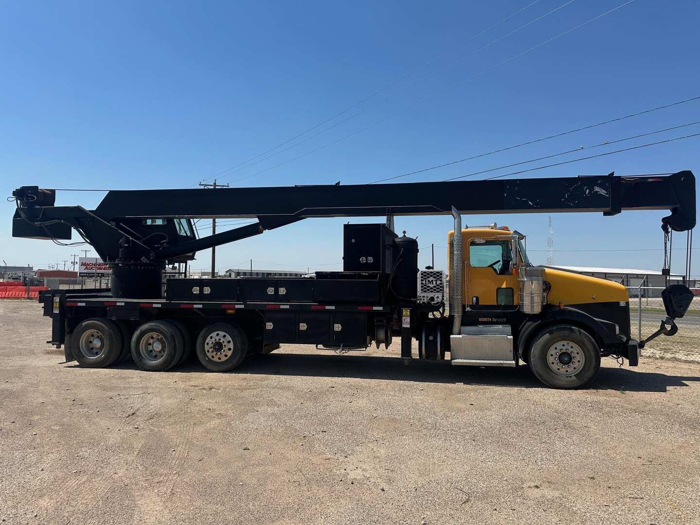 2013 KENWORTH T800 TRI AXLE CRANE TRUCK (A52472)