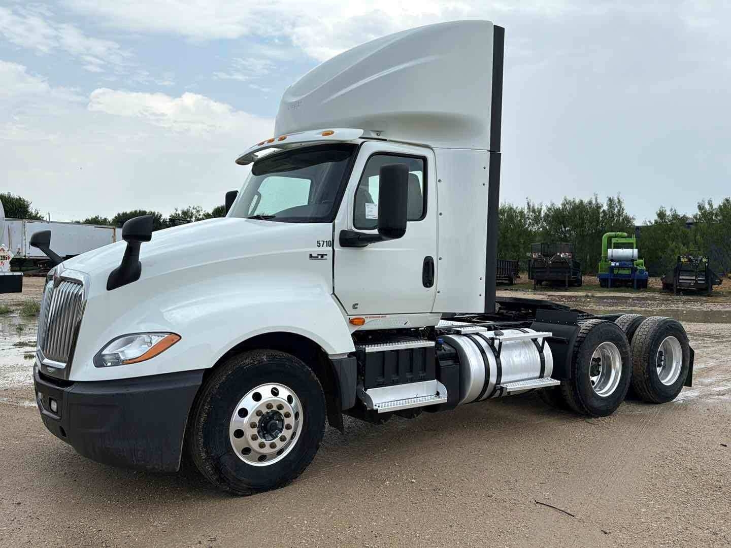 2021 INTERNATIONAL LT625 (A52472)