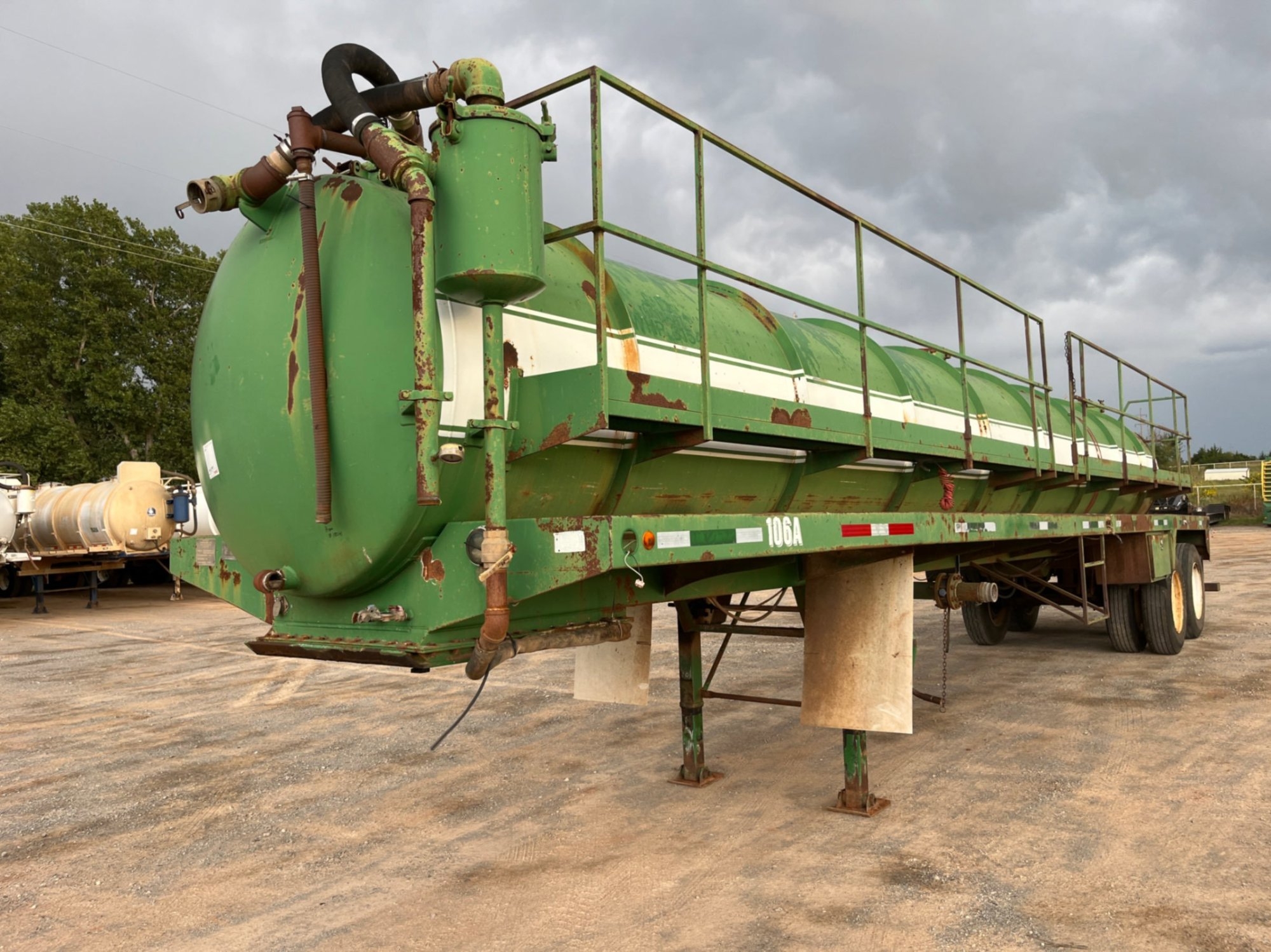 2012 CHANDLER 130 BBL STEEL VACUUM TRAILER (A55745)