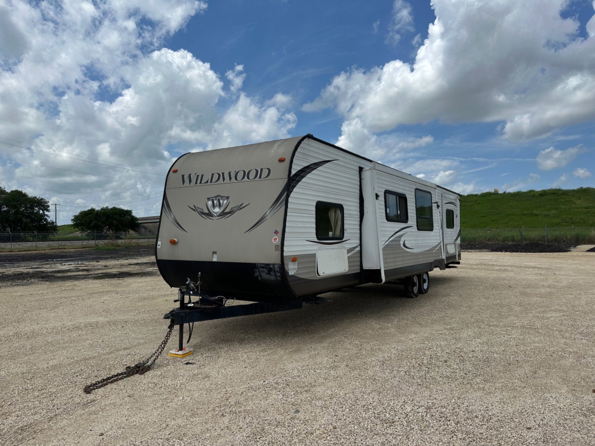2013 FOREST RIVER WILDWOOD BUMPER PULL CAMPER (A50854)