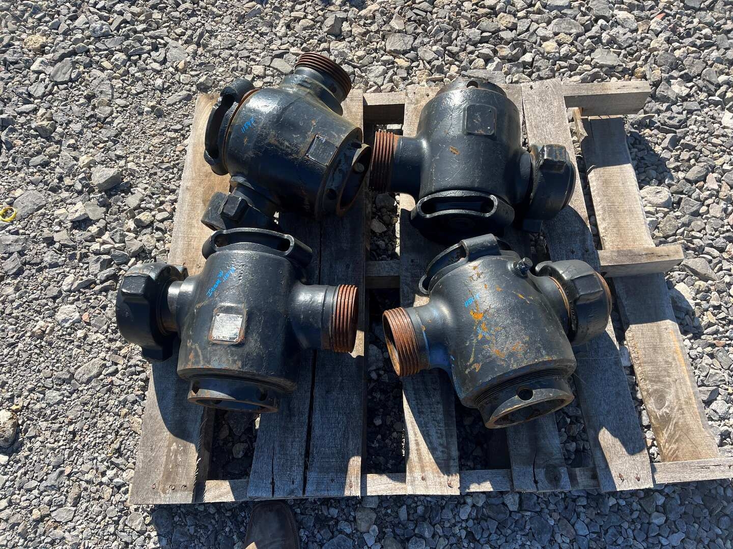 (4) 3 PLUG VALVES (A52472)
