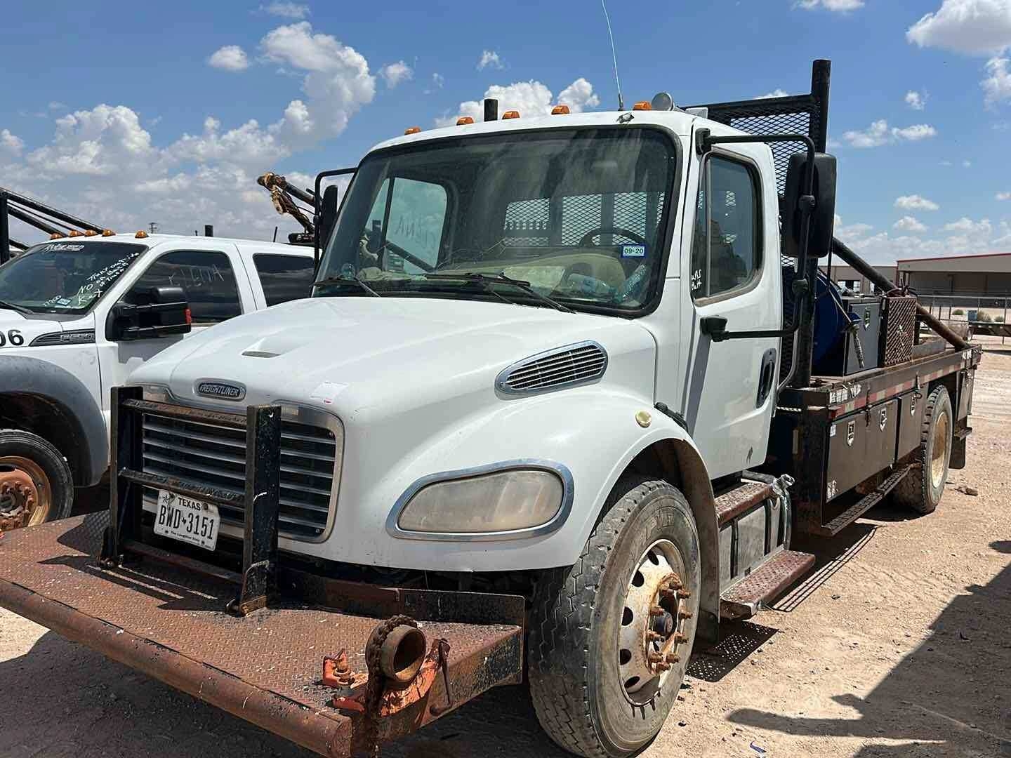 2013 FREIGHTLINER M2 ROUSTABOUT TRUCK (A52472)