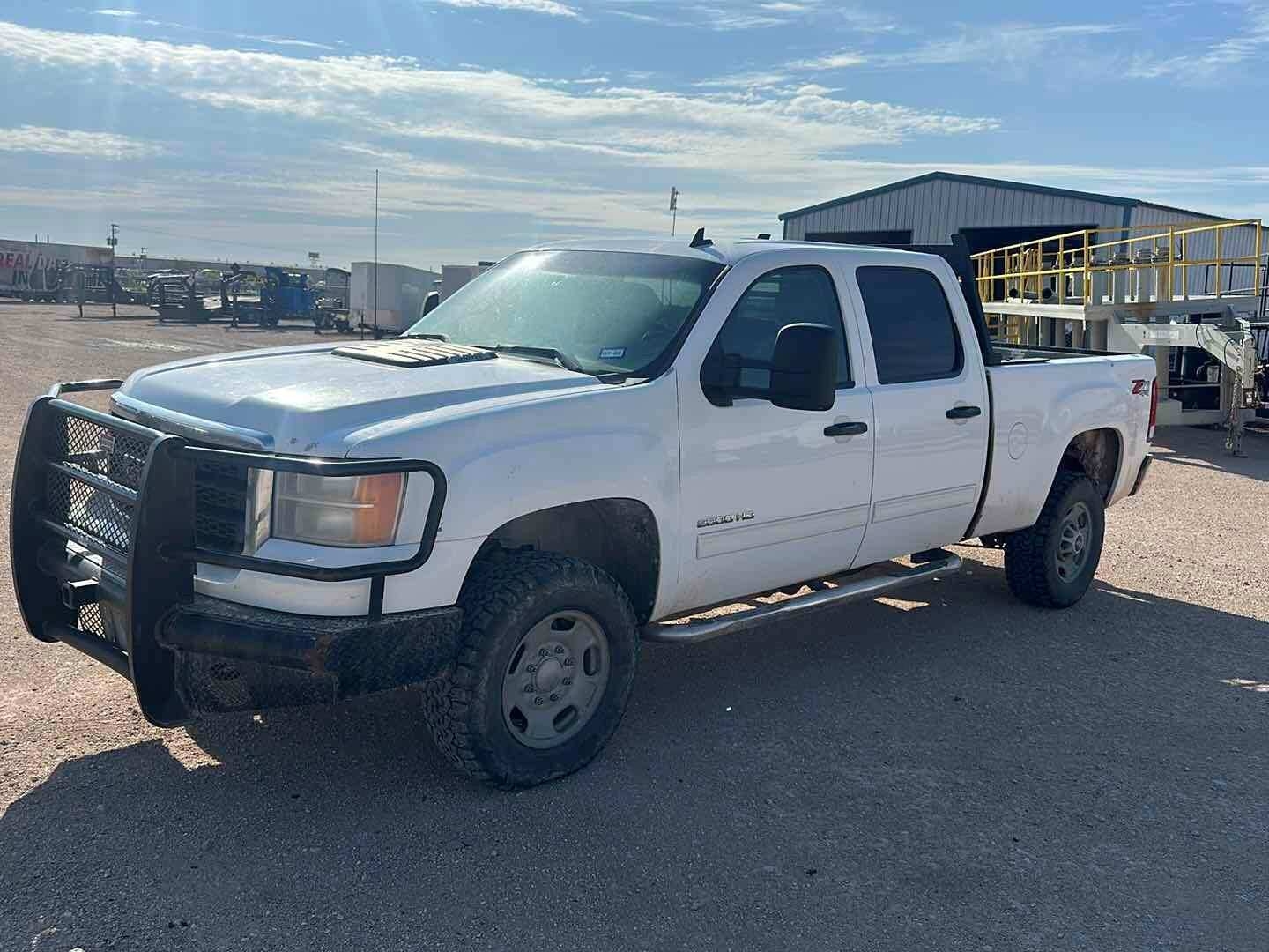2011 GMC SIERRA 2500 (A52472)