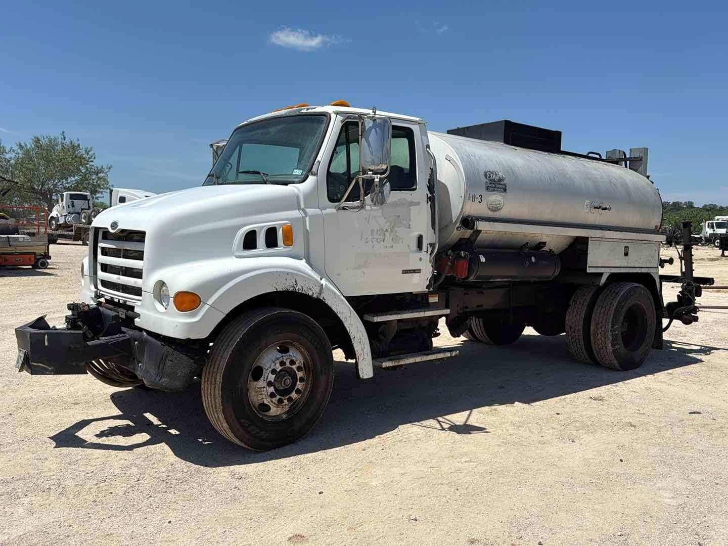 2007 STERLING TRUCK ASPHALT DISTRIBUTOR (A53843)