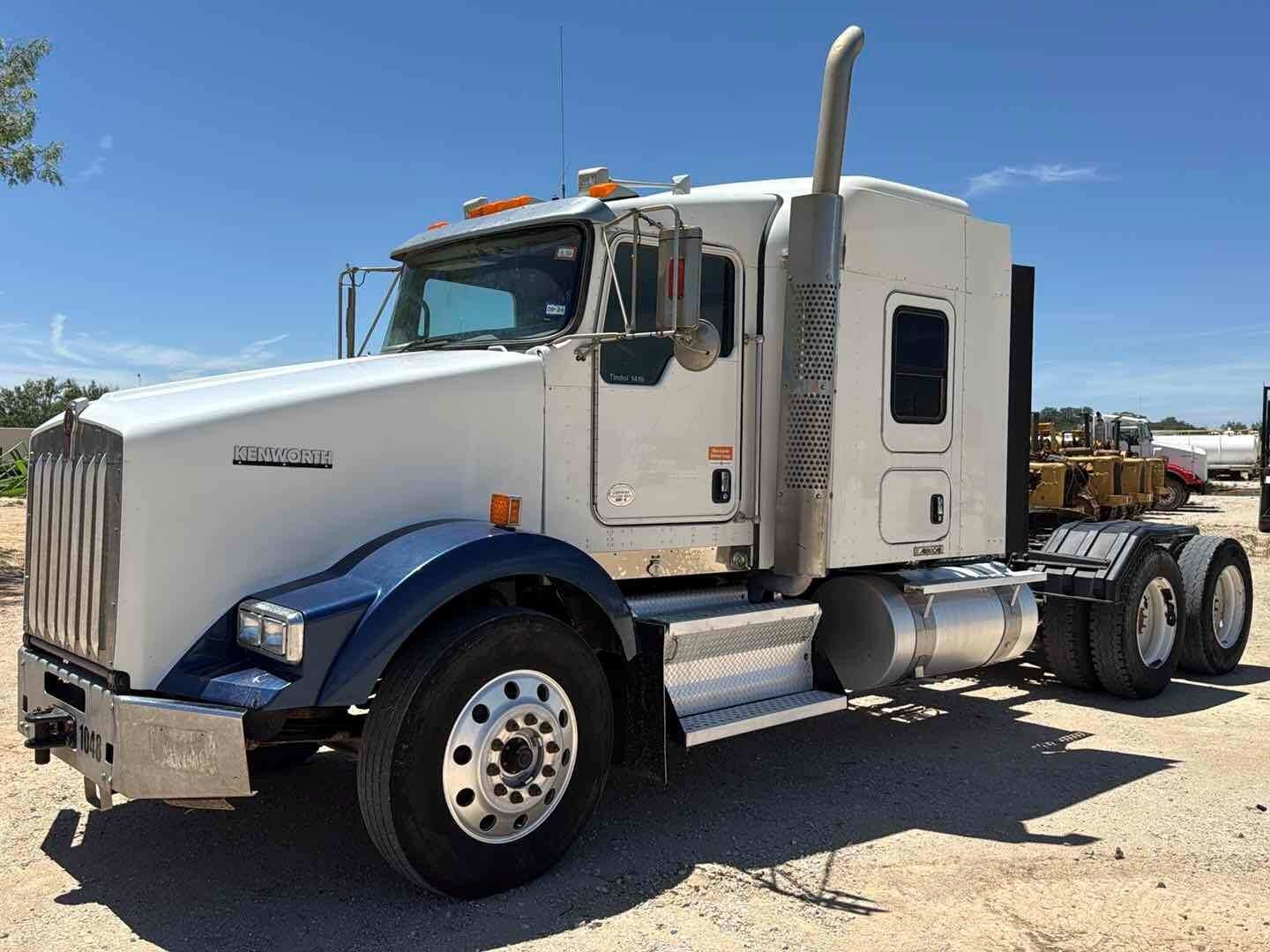 2015 KENWORTH T800 (A52472)