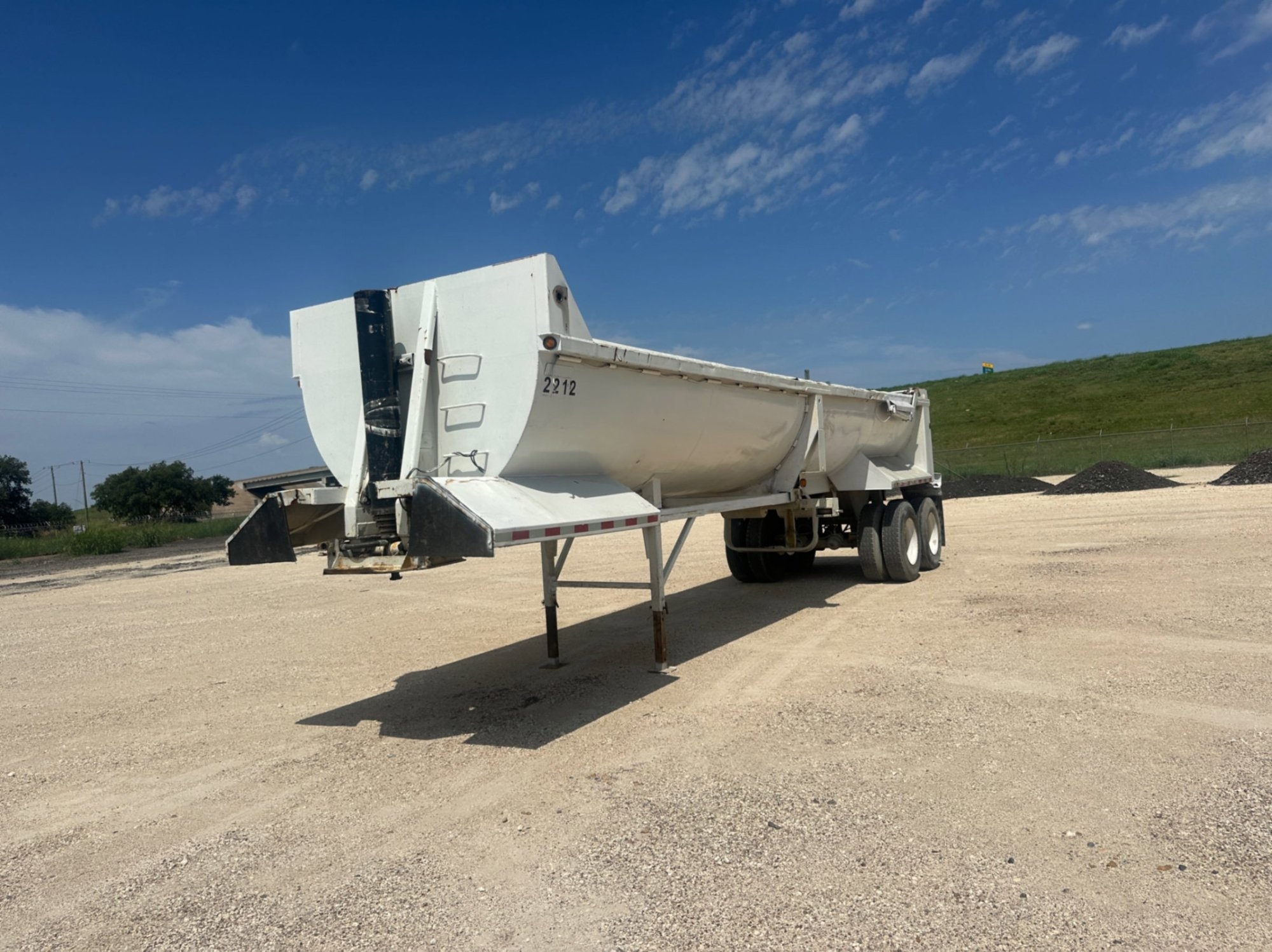 2002 CLEMENT END DUMP TRAILER (A52472)