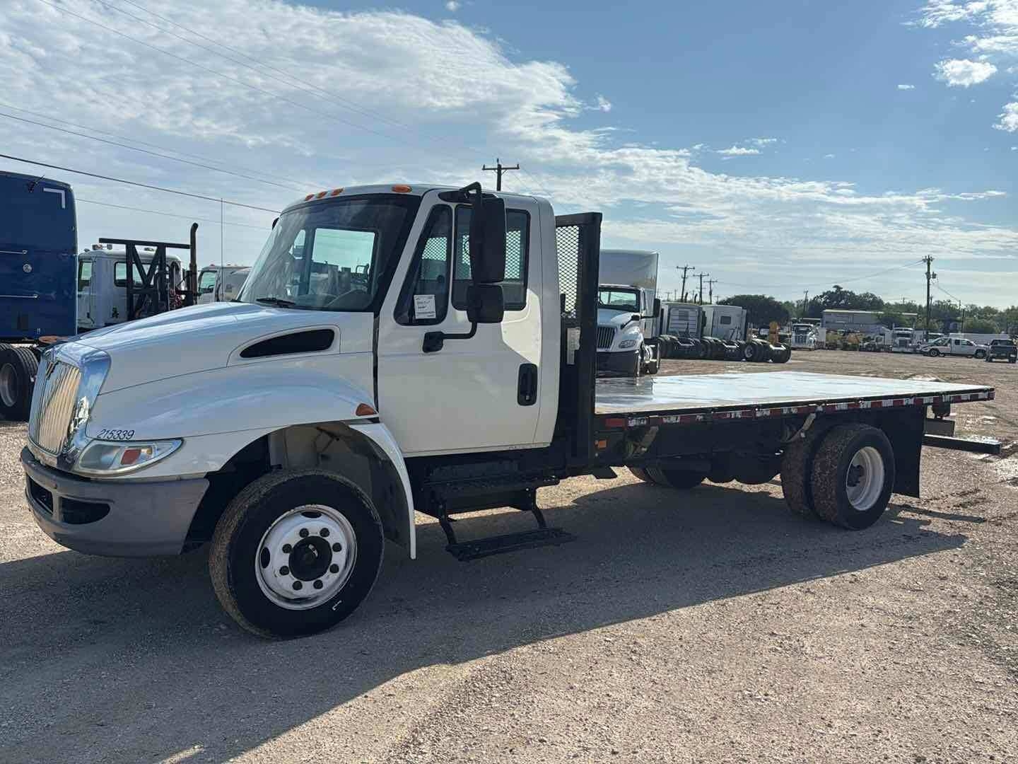 2015 INTERNATIONAL FLATBED (A58214)