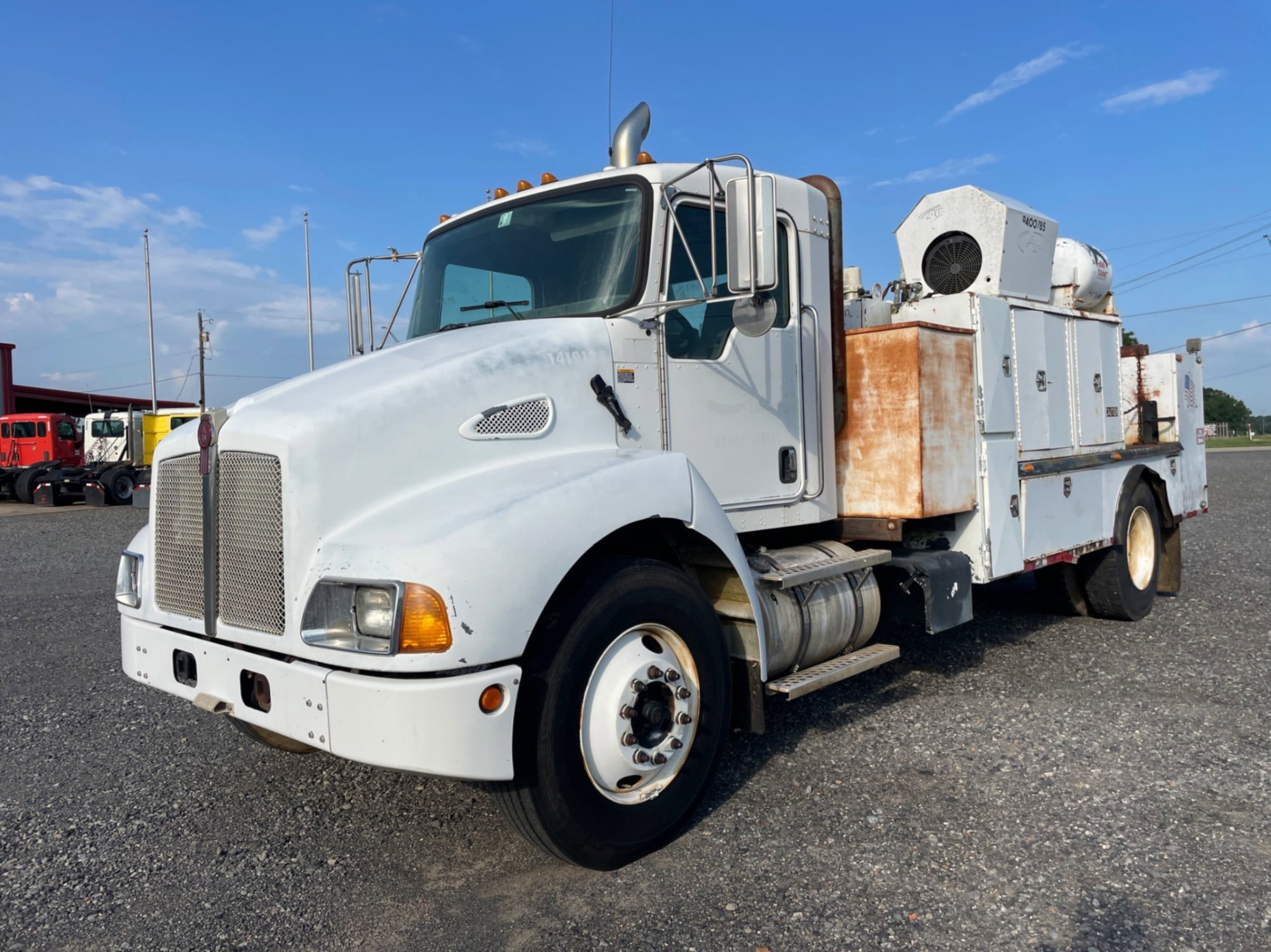 2008 KENWORTH T-300 LUBE TRUCK (A52472)