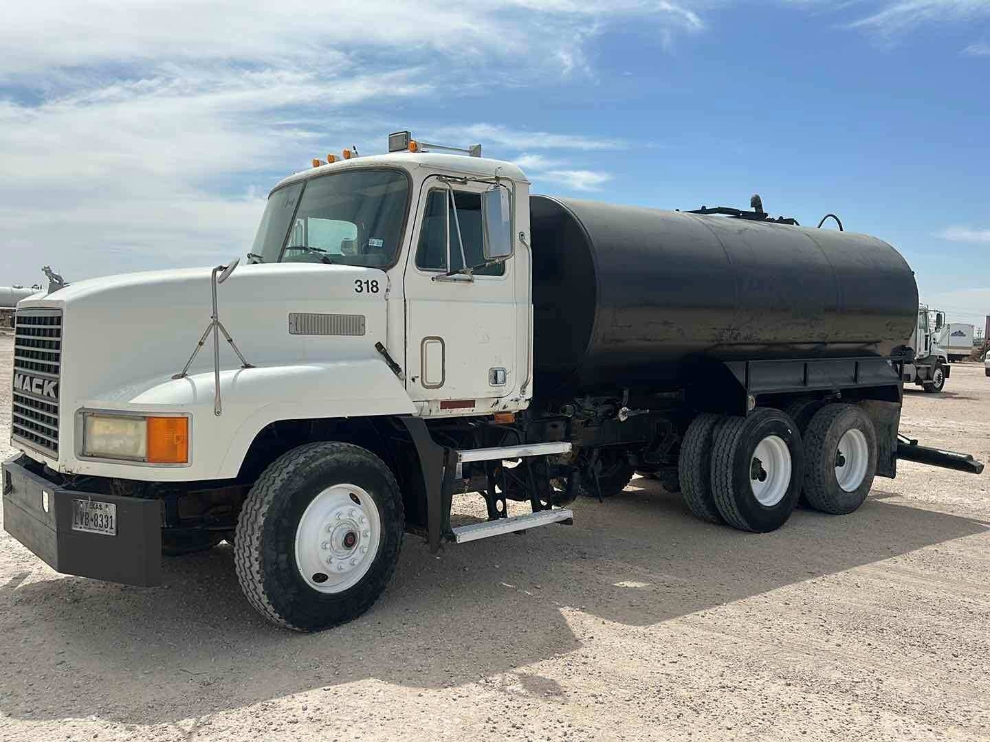 1993 MACK CH WATER TRUCK (A47001)