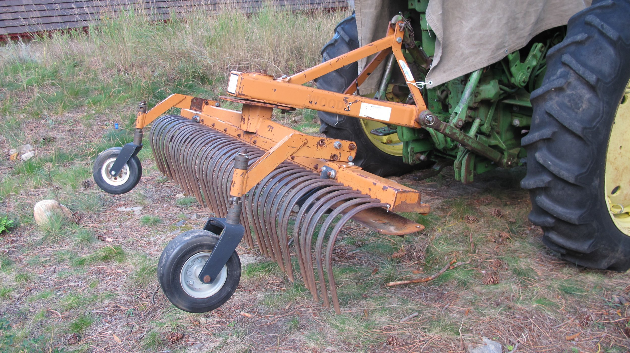 flip down grader blade.JPG